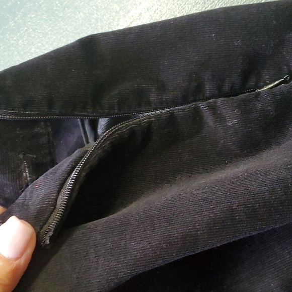 CHARTER CLUB,  Velvet women's pants.  BlCk with side zipper size 6P. Cuff. Nice. - Picture 6 of 9